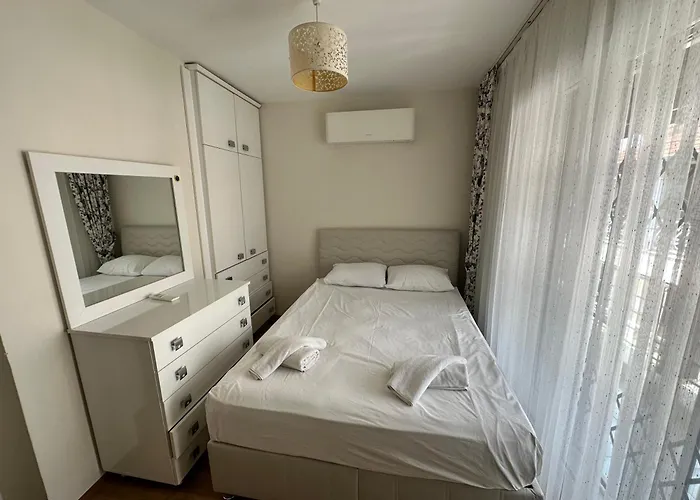 Nefiss Avm Ve Denize Yakin * Kusadasi