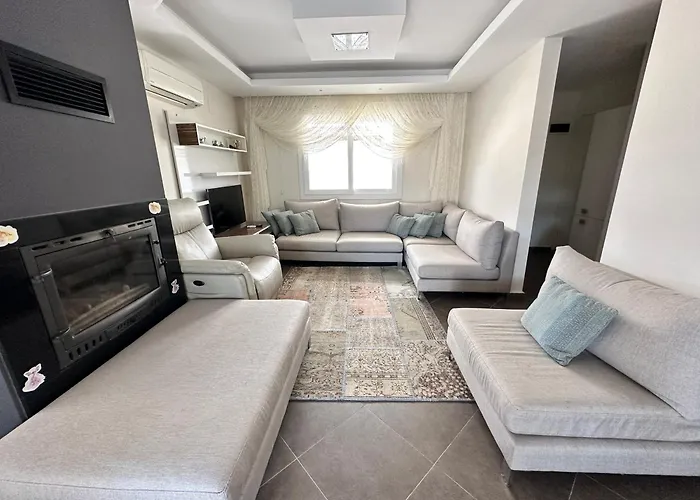 Nefiss Avm Ve Denize Yakin * Kusadası