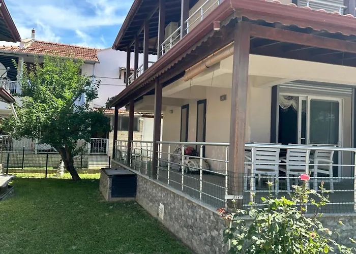 Nefiss Avm Ve Denize Yakin Kusadası