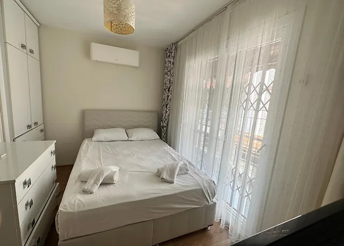 Villa Nefiss Avm Ve Denize Yakin Kusadası
