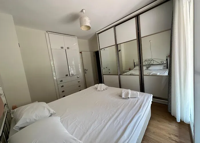 Nefiss Avm Ve Denize Yakin Villa Kusadası